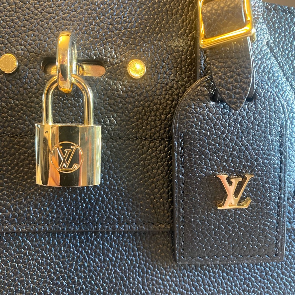 Louis Vuitton City Steamer MM Leather Handbag (Style M53015) - Picture 4 of 6